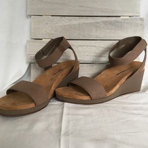 NWOT LUCKY 🍀 BRAND 3” Brown Wedge Heels